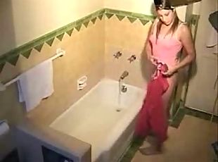 в-ванне, мастурбация, камеры, сестра, шпионские-камеры