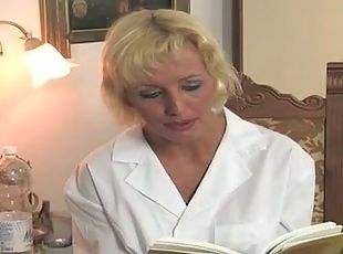 perawat, amatir, gambarvideo-porno-secara-eksplisit-dan-intens, italia