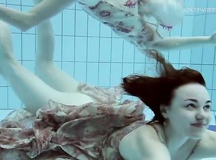 روسية, عجاف, حمراء-الشعر, حمام-سباحة, صغيرة, تحت-سطح-الماء
