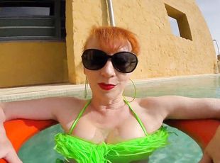 نظارات-الشمسية, حمام-سباحة, جميلة-الطلعة, بيكيني