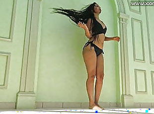 Andreina De Luxe hot Latina in the pool