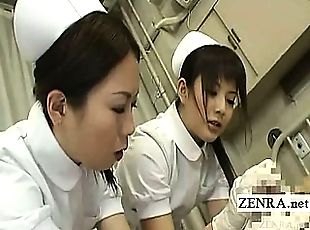 enfermera, japonés, mujer-vestida-hombre-desnudo
